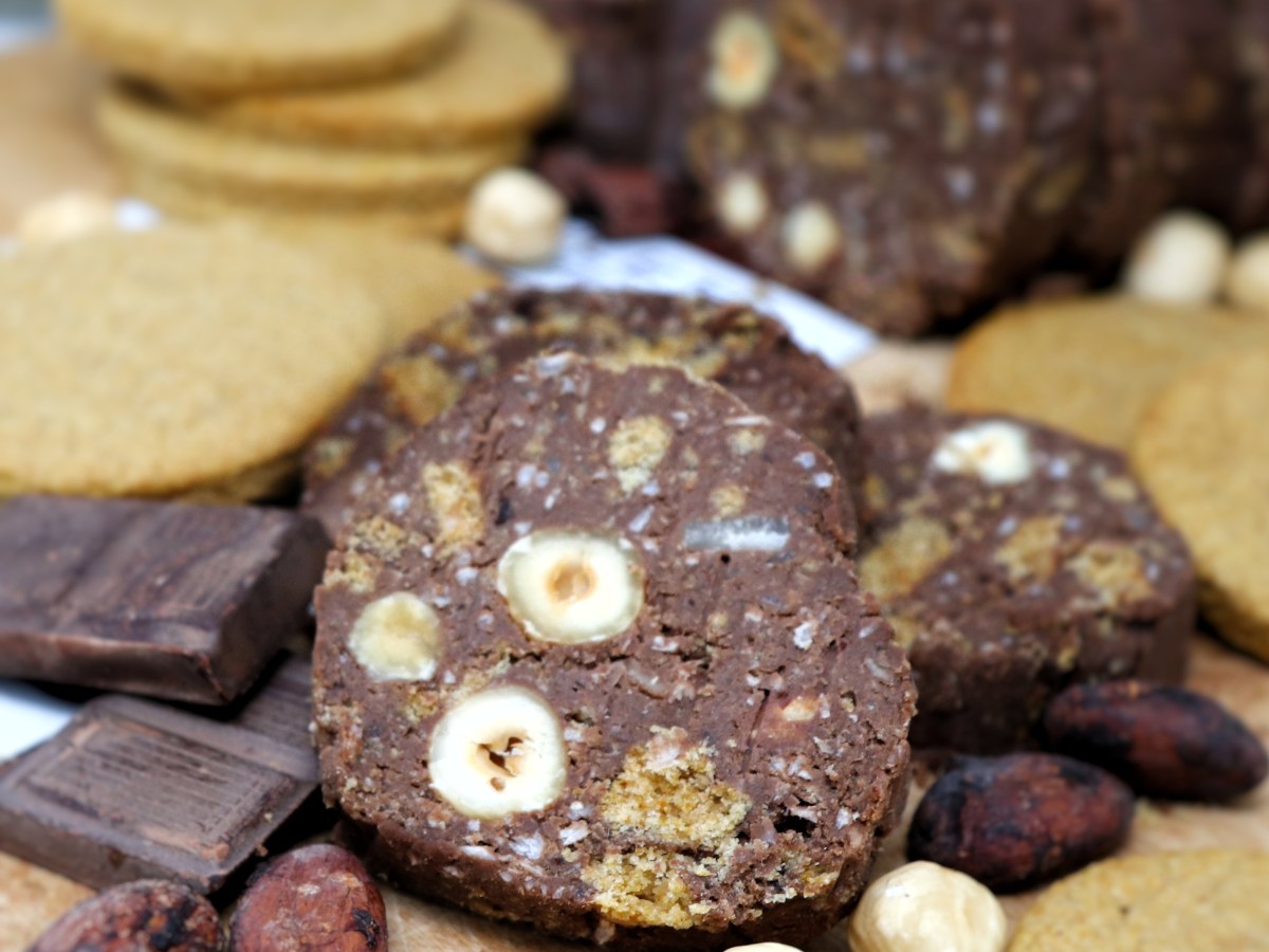 Salame al cioccolato vegan e sano con proteine