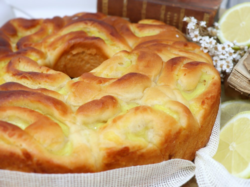 Girlanda di brioches sofficissima con crema al limone senza uova e senza burro