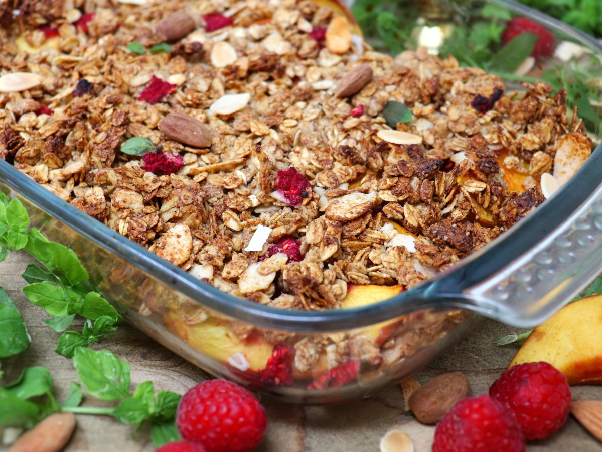 ‘Baked oats’ pesche, lamponi e mandorle