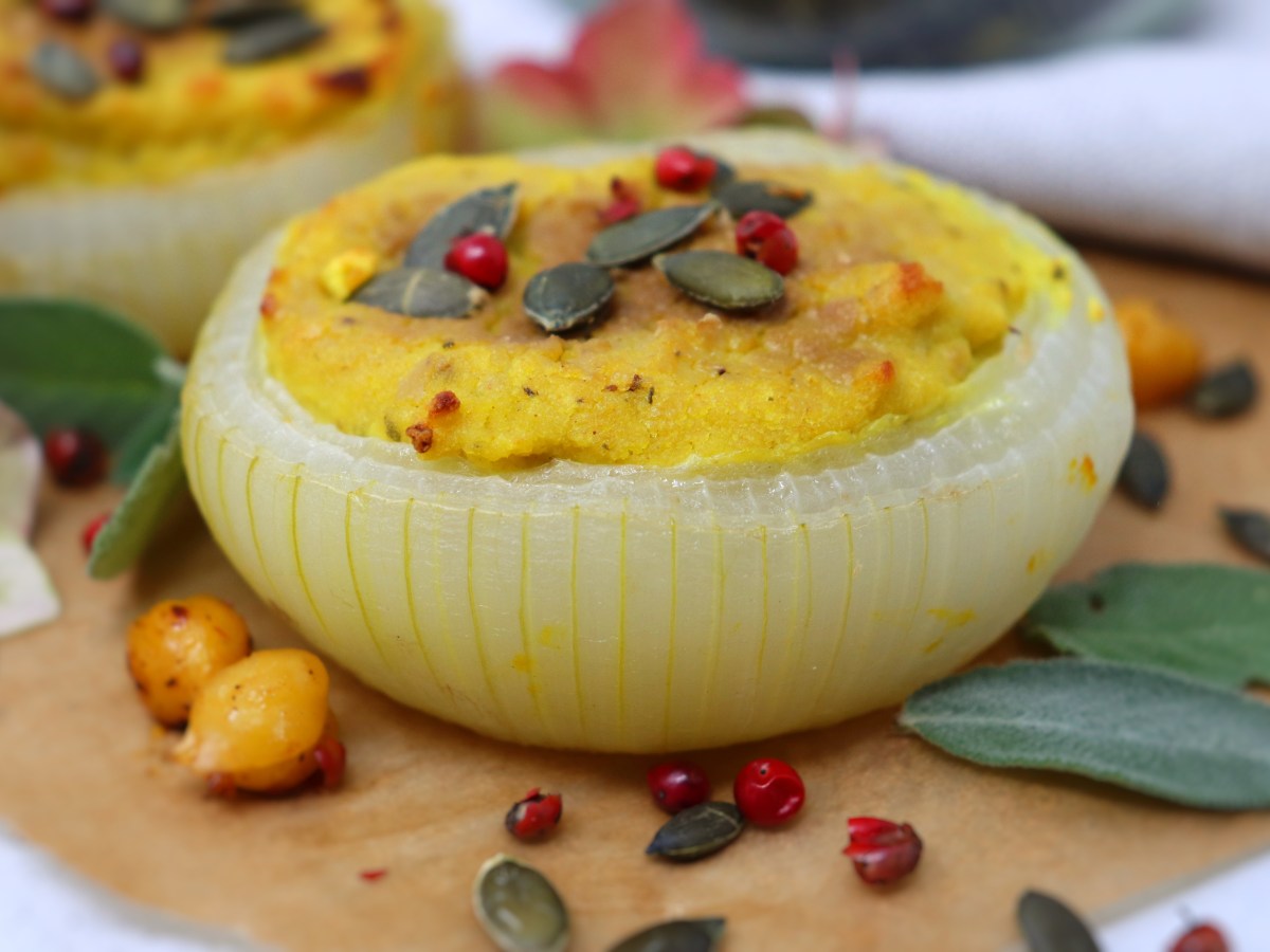Cipolle ripiene di hummus