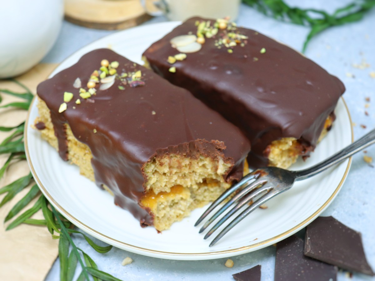 Tortine al pistacchio con marmellata di albicocche