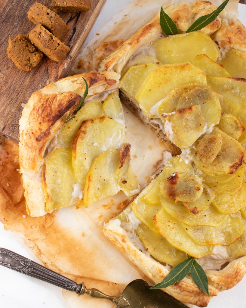 Torta salata con patate e salsicce vegan buonissima